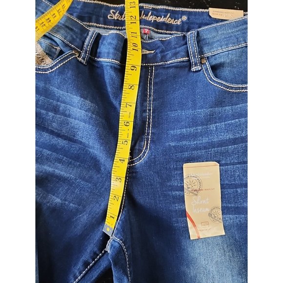 NWT WOMENS 15/34 1/2 BOOT CUT STRETCH MATERIAL DARK BLUE DISTRESSED JEANS - Picture 9 of 12